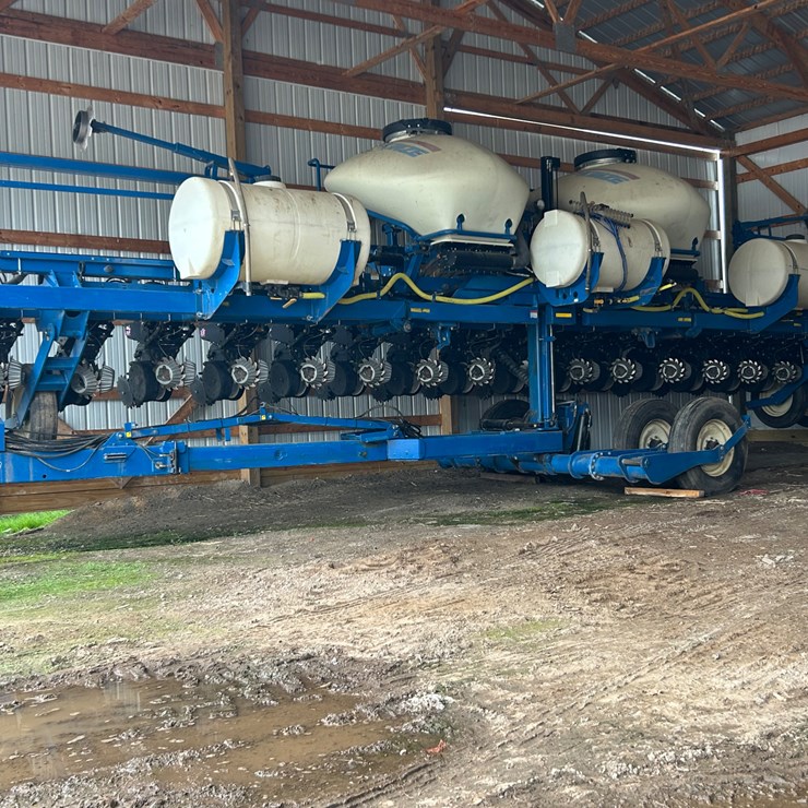 2010 KINZE 3660