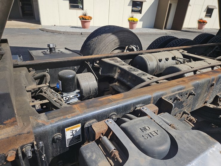 2016-kenworth-t880-image-16