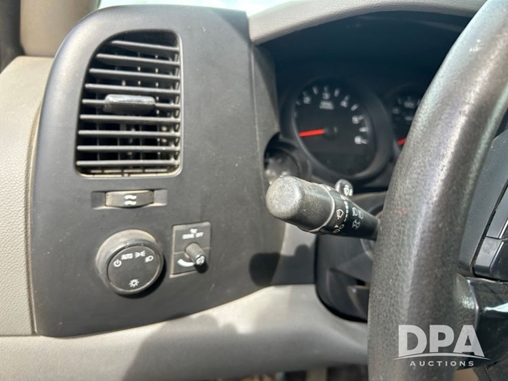 2008-chevrolet-silverado-image-23