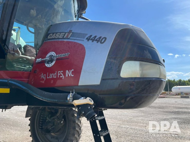 2017-case-ih-patriot-4440-image-23