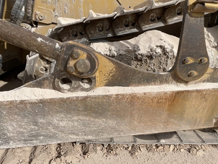 2019-caterpillar-d8t-image-12