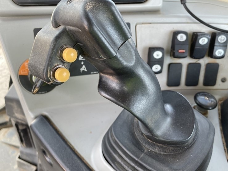 2019-caterpillar-d8t-image-46