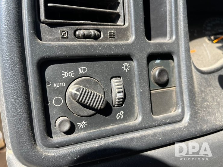 2003-chevrolet-2500hd-image-46