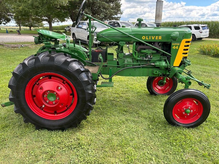 1957-oliver-super-44-image-6