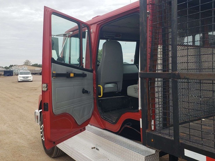 1995-freightliner-fl80-image-7