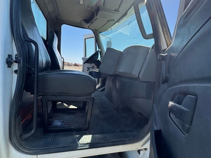 2012-international-durastar-4400-image-5
