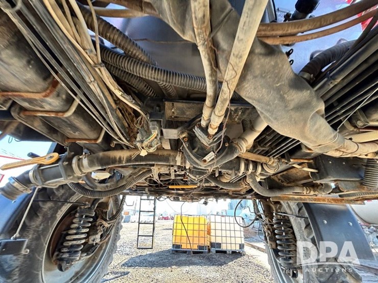 2015-case-ih-patriot-4440-image-52