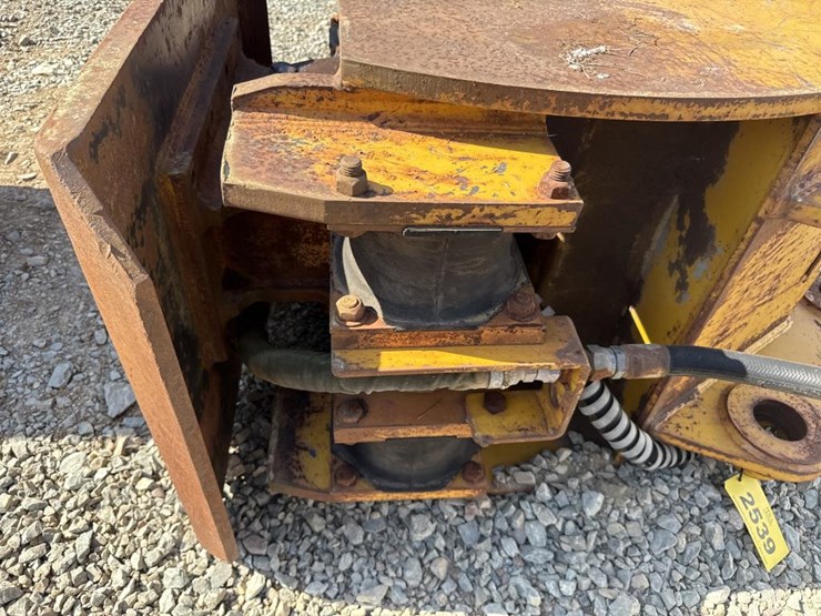 #2539-•-approx-30“-felco-vibrating-bucket-image-7