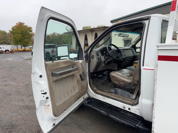 2008-ford-f550-xl-image-25
