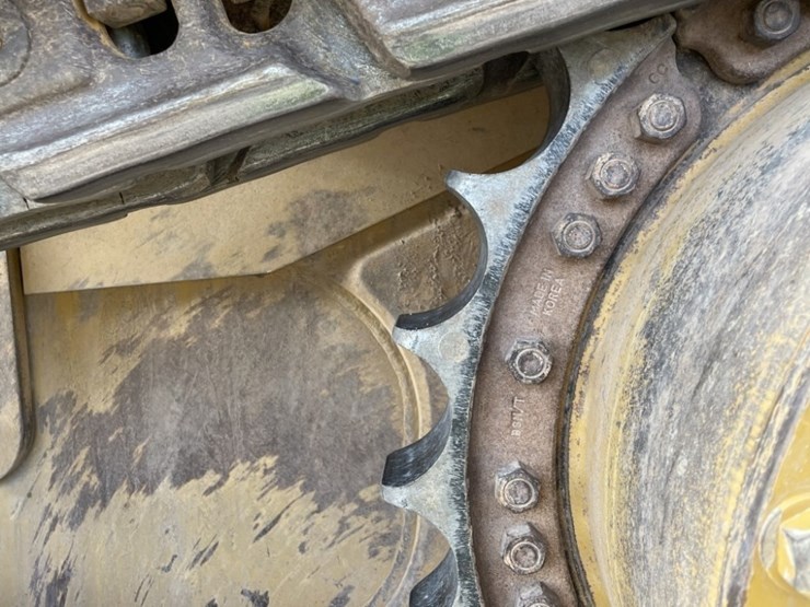 2017-caterpillar-d8t-image-20