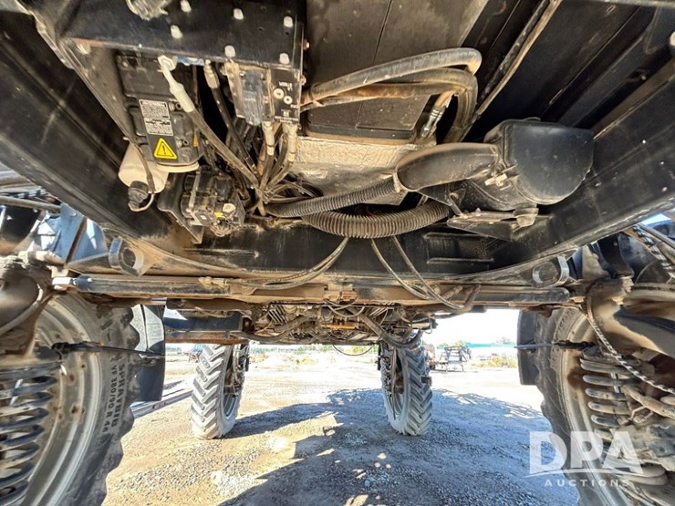 2015-case-ih-patriot-4440-image-23