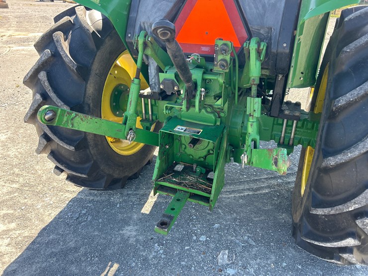 2017-john-deere-5045e-image-9