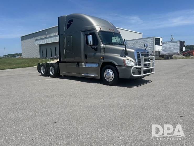 2016-freightliner-cascadia-125-image-17