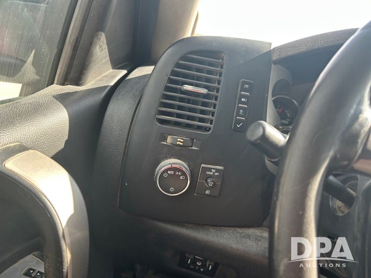 2012-chevrolet-2500hd-image-25