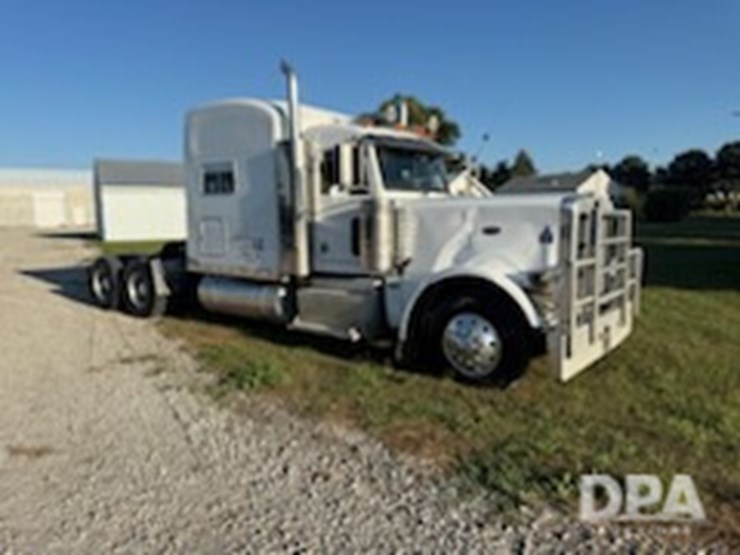 2013-peterbilt-389-truck-(jm627)-image-1