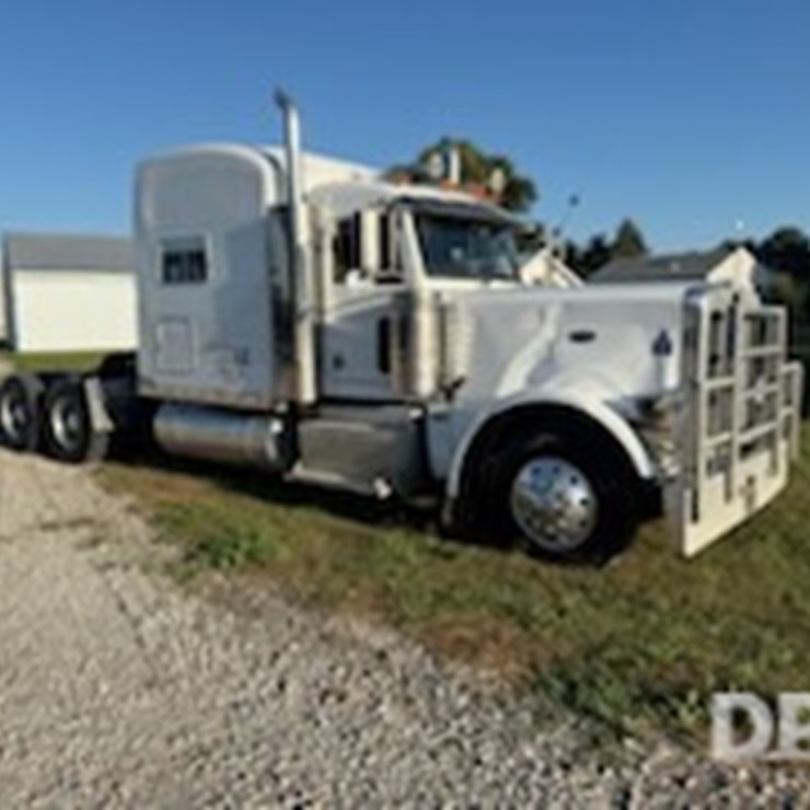 2013 Peterbilt 389 Truck (JM627)
