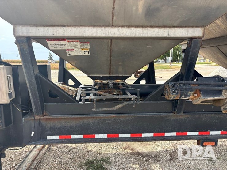 2012-behnke-dry-tender-trailer-(gp11554)-image-30