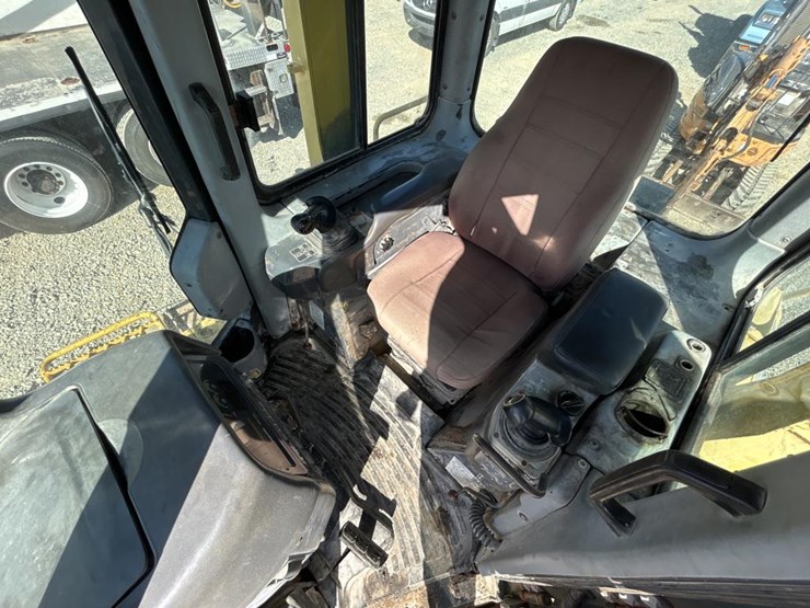 komatsu-d65px-image-50