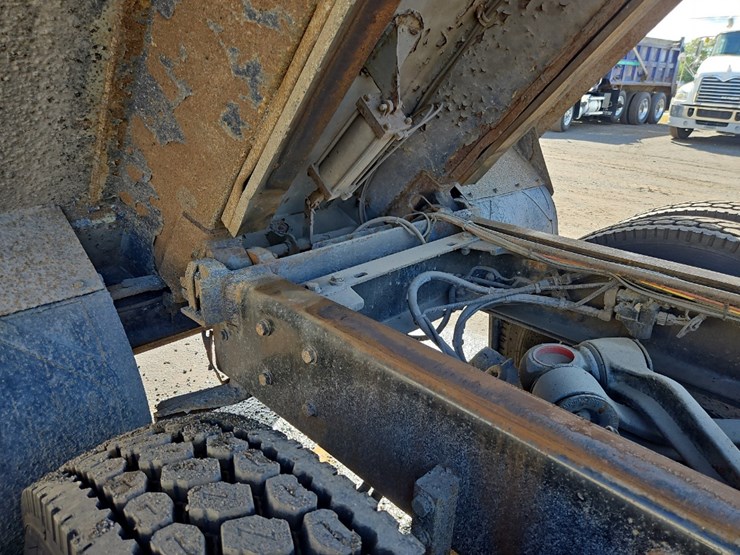 2016-kenworth-t880-image-25