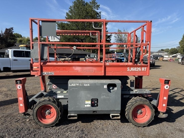 skyjack-sj6826rt-image-2
