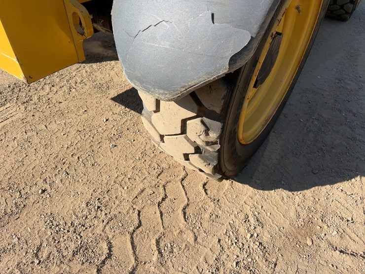 2014-caterpillar-tl642c-image-13