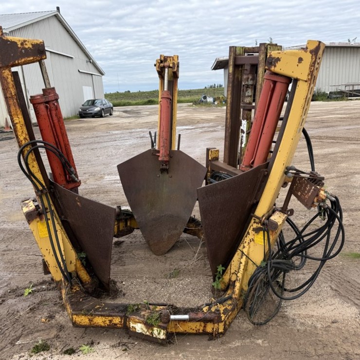 #2558 • (3) Point Hydraulic Tree Spade
