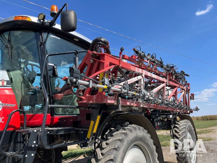 2017-case-ih-patriot-4440-image-61