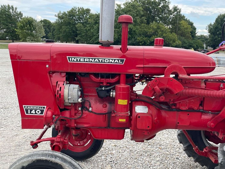 farmall-140-image-23