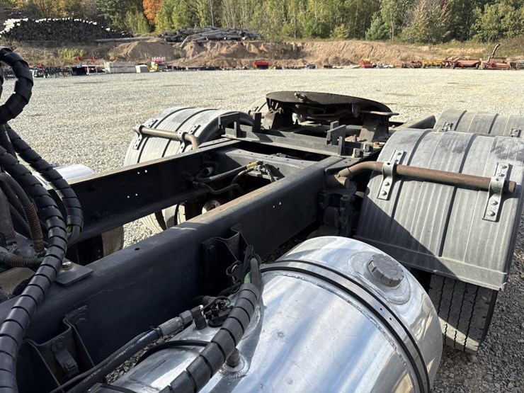 2009-kenworth-w900-image-28