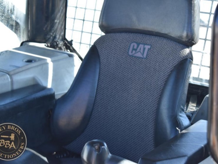 2020-caterpillar-d6n-lgp-image-70