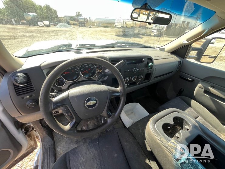 2011-chevrolet-3500hd-image-42