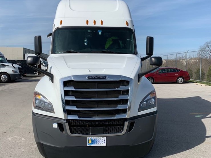 2018-freightliner-cascadia-126-image-4