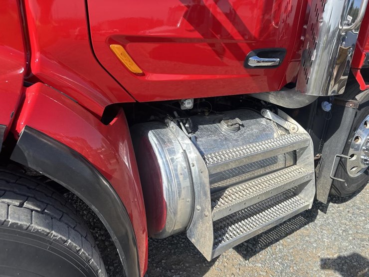 2014-peterbilt-567-image-14