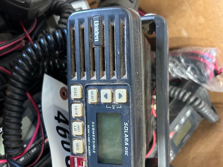 #4606-•-marine-radios-image-2