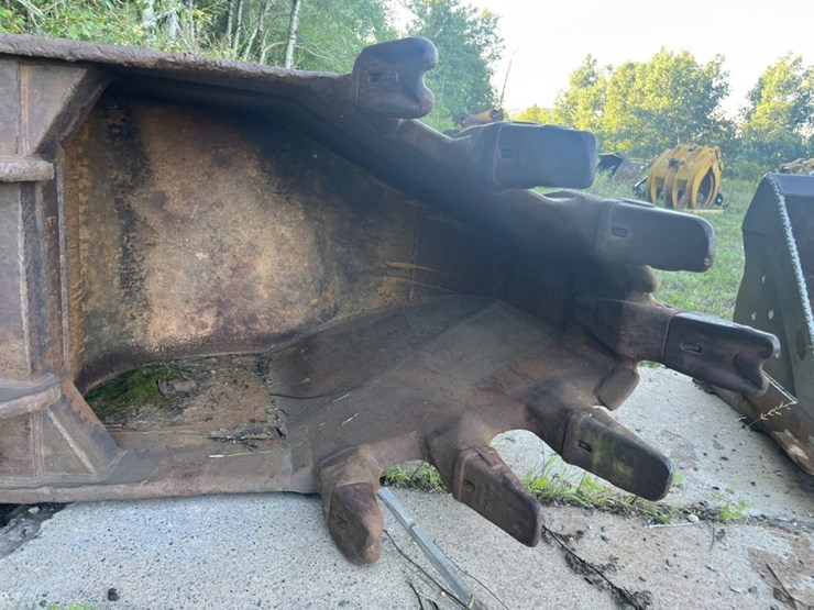 #2540-•-approx-42“-excavator-stump-bucket-image-5