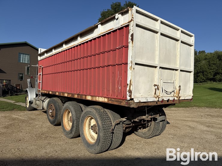 1985-freightliner-flc120-image-7