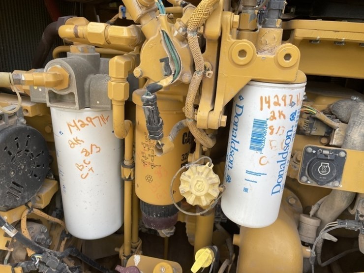 2017-caterpillar-d8t-image-34