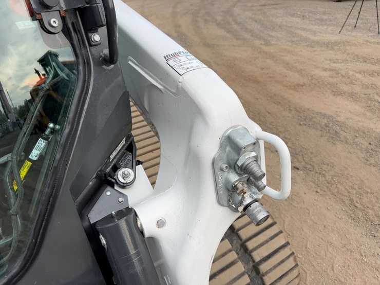 2025-bobcat-t76-image-10