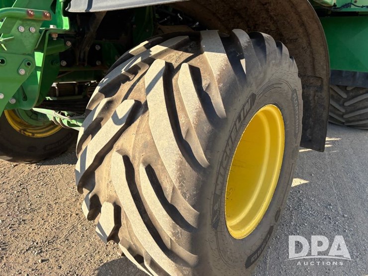 2019-john-deere-f4365-image-51