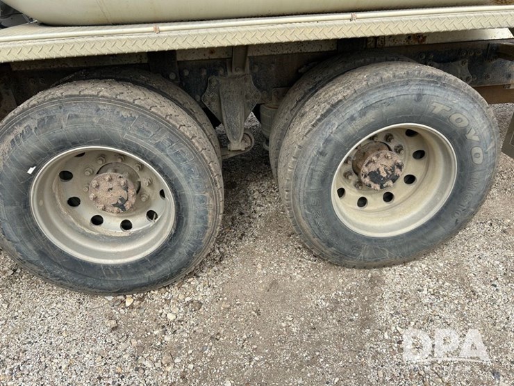 2016-freightliner-108sd-image-25