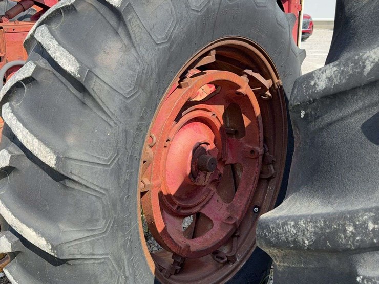 farmall-560-diesel-image-15