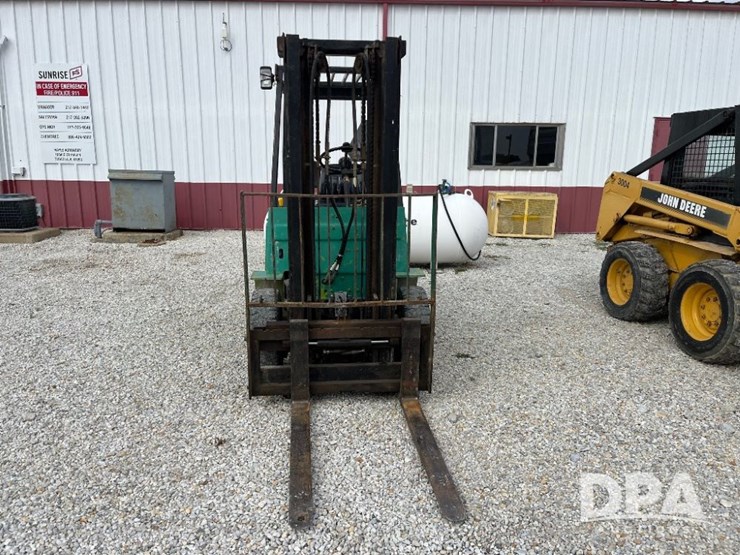 clark-gps25mc-forklift-(jn3106,-unit-3002)-image-2