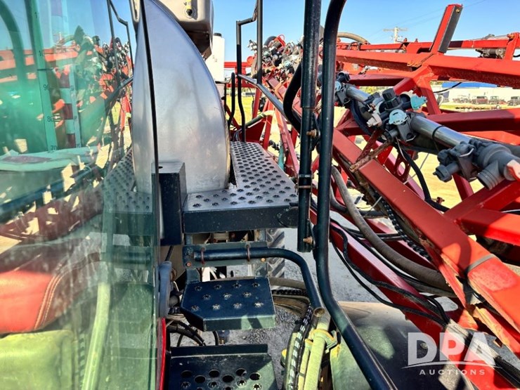 2015-case-ih-patriot-4440-image-95