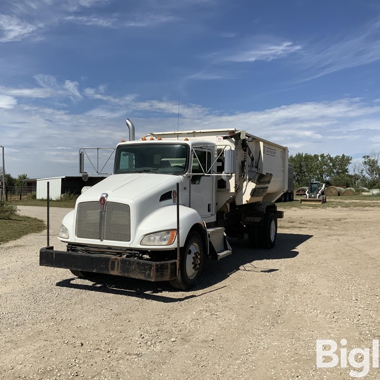 2011 KENWORTH T370
