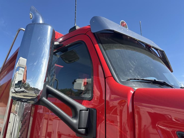 2014-peterbilt-567-image-11