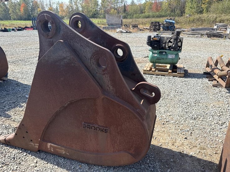 #2538-•-approx-28“-excavator-bucket-image-2