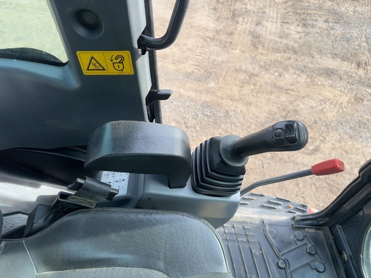2019-kubota-kx040-4-image-30
