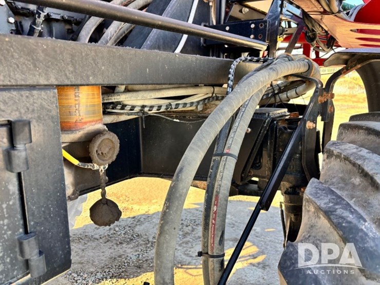 2015-case-ih-patriot-4440-image-43