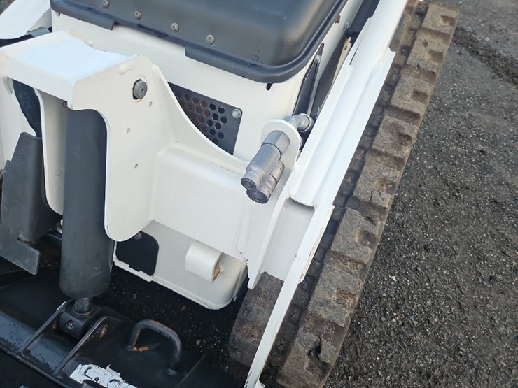 2023-bobcat-mt100-image-10