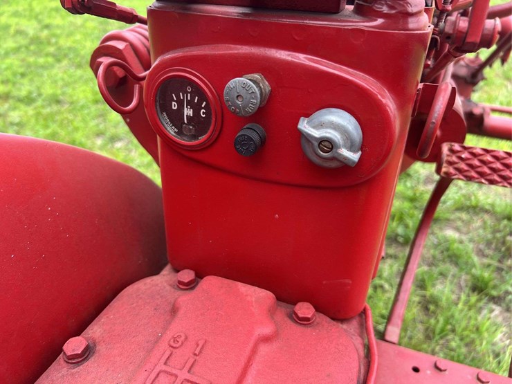 farmall-140-image-44